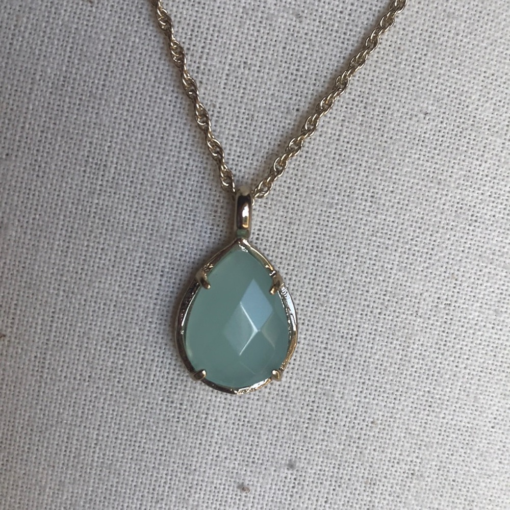 Kendra Scott necklace